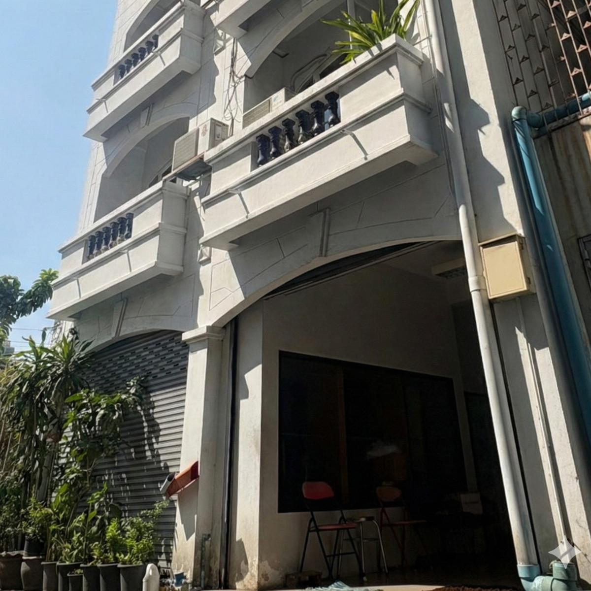 For RentHome OfficeSathorn, Narathiwat : 4-story commercial building, Soi Suan Phlu, Sathorn 3, 2-story office, 2-story house.