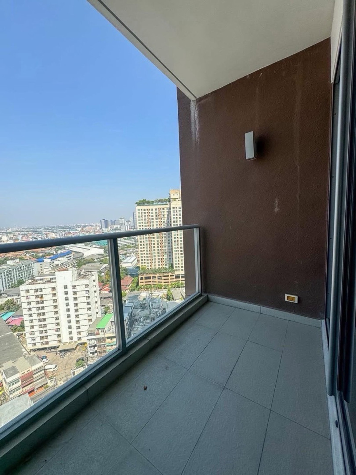 For SaleCondoSukhumvit, Asoke, Thonglor : Owner Post Condo for sale near BTS Ekkamai The Lofts Ekkamai Condo for sale The Lofts Ekkamai