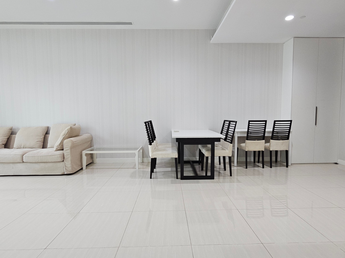 For SaleCondoWitthayu, Chidlom, Langsuan, Ploenchit : 185 Rajadamri for sale, 2 bedrooms, 2 bathrooms, area 108 sq m, 29.9 million baht. If interested, call Nong 096-2615656. Ready to make an appointment to visit every day. For Sale 185 Rajadamri 2bed 2 bath 108 Sq,m Rental price 29.9 MB call Nong 096-261565