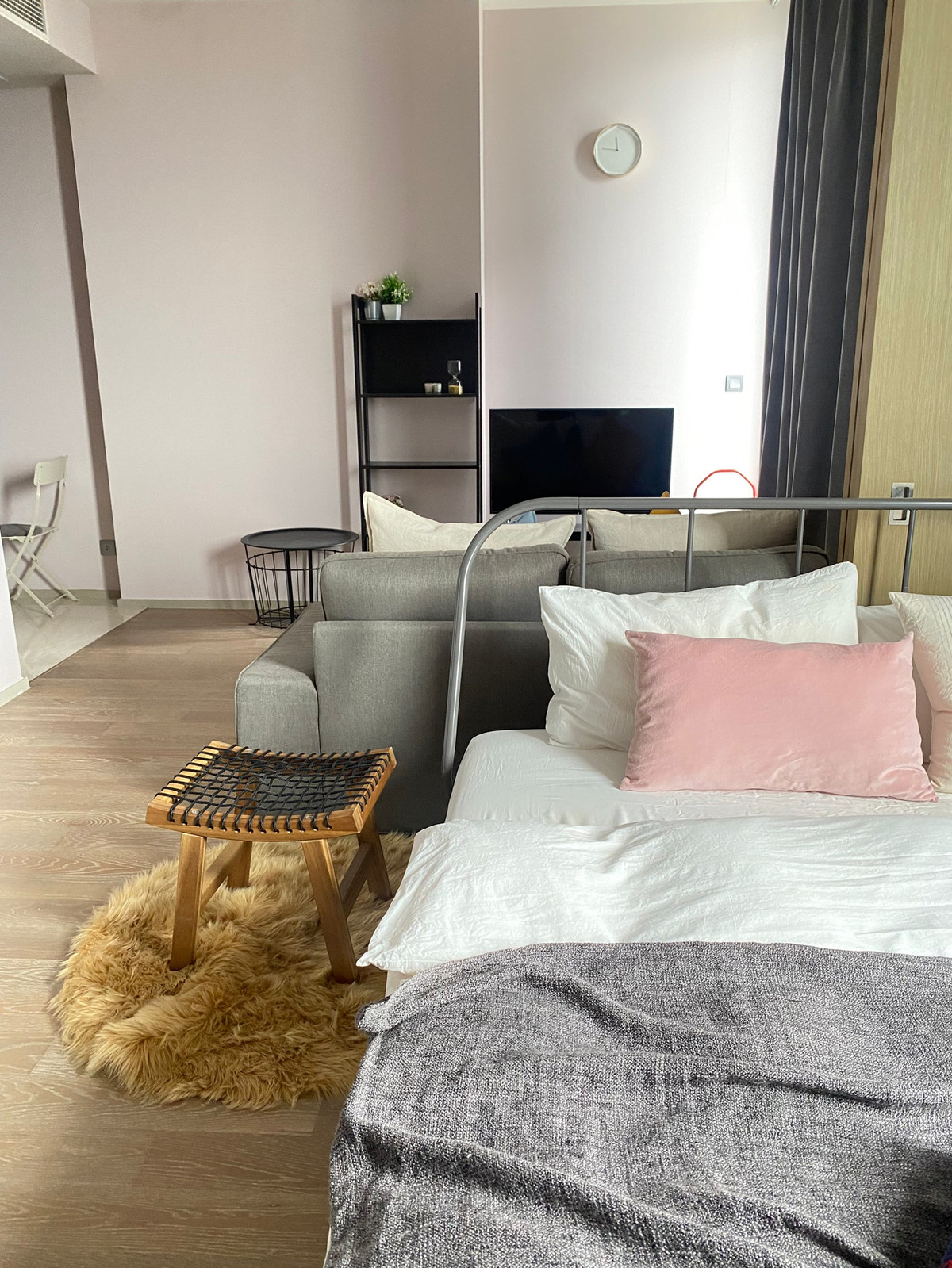 ให้เช่าคอนโดสีลม ศาลาแดง บางรัก : **Ashton Silom 50 Sq,m. Fully Finish @29,000บาท/month call Nong 096-2615656  ห้องกว้างมาก 50 ตรม. 1 นอน 1 น้ำ เฟอร์ครบ พร้อมอยู่   Location : Silom , Chongnonsi  Rental Price : 29,000 Baht/Month  Condominium near MRT, BTS  : Silom , Chong nonsiStation  Co