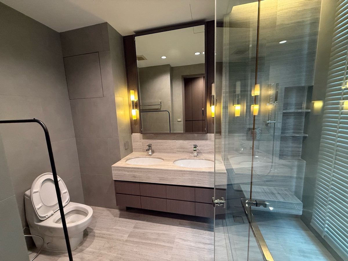 For RentCondoSathorn, Narathiwat : Diplomat Sathorn 2b2b 70sqm 45k call 0886166564