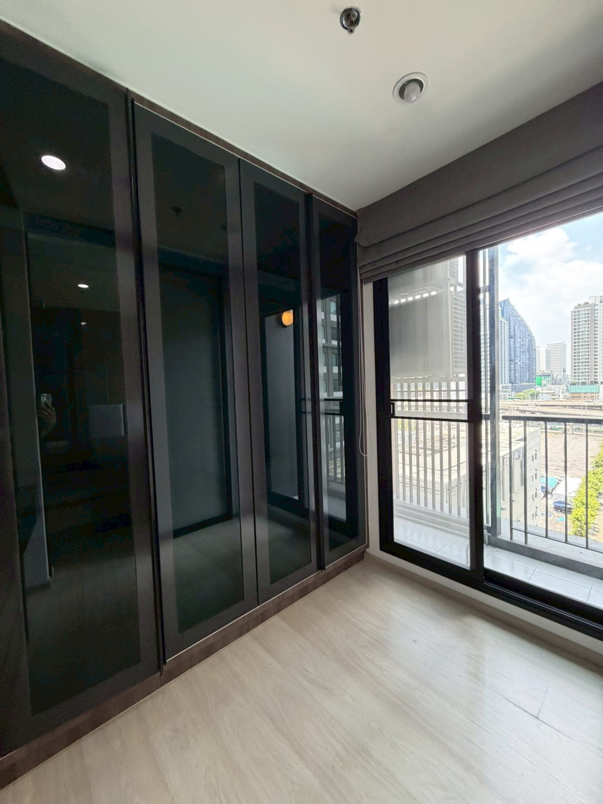 ให้เช่าคอนโดพระราม 9 เพชรบุรีตัดใหม่ RCA : 🌳 ให้เช่าคอนโด Life Asoke ขนาด 35 ตรม. 1 นอน Plus  สนใจนัดดูห้องที่ 0993529495