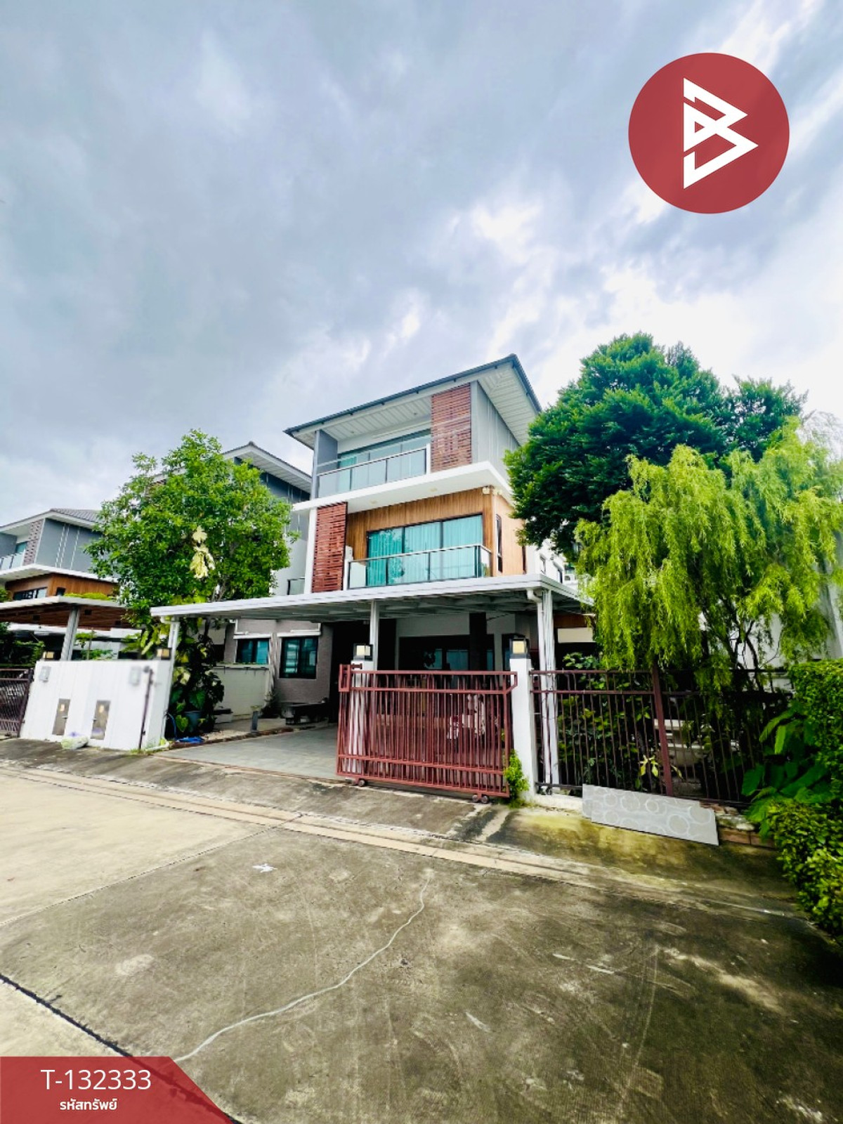 For SaleLadprao101, Happy Land, The Mall Bang Kapi : Semi-detached house for sale, Supalai Essence Village, Lat Phrao, Bang Kapi, Bangkok.