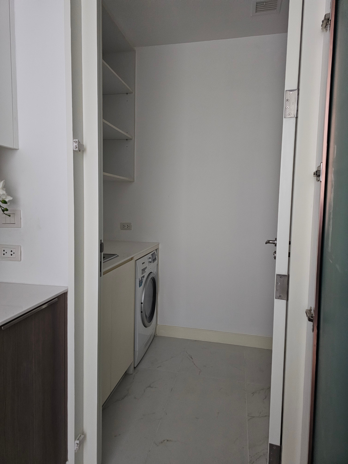 CondoWitthayu, Chidlom, Langsuan, Ploenchit : 185 Rajadamri for rent, 2 bedrooms, 2 bathrooms, area 118 sq m, 90,000 baht. If interested, call Nong 096-2615656. Ready to make an appointment to visit every day. For Rent 185 Rajadamri 2bed 2 bath 118 Sq,m Rental price 90,000 Baht call Nong 096-2615656 