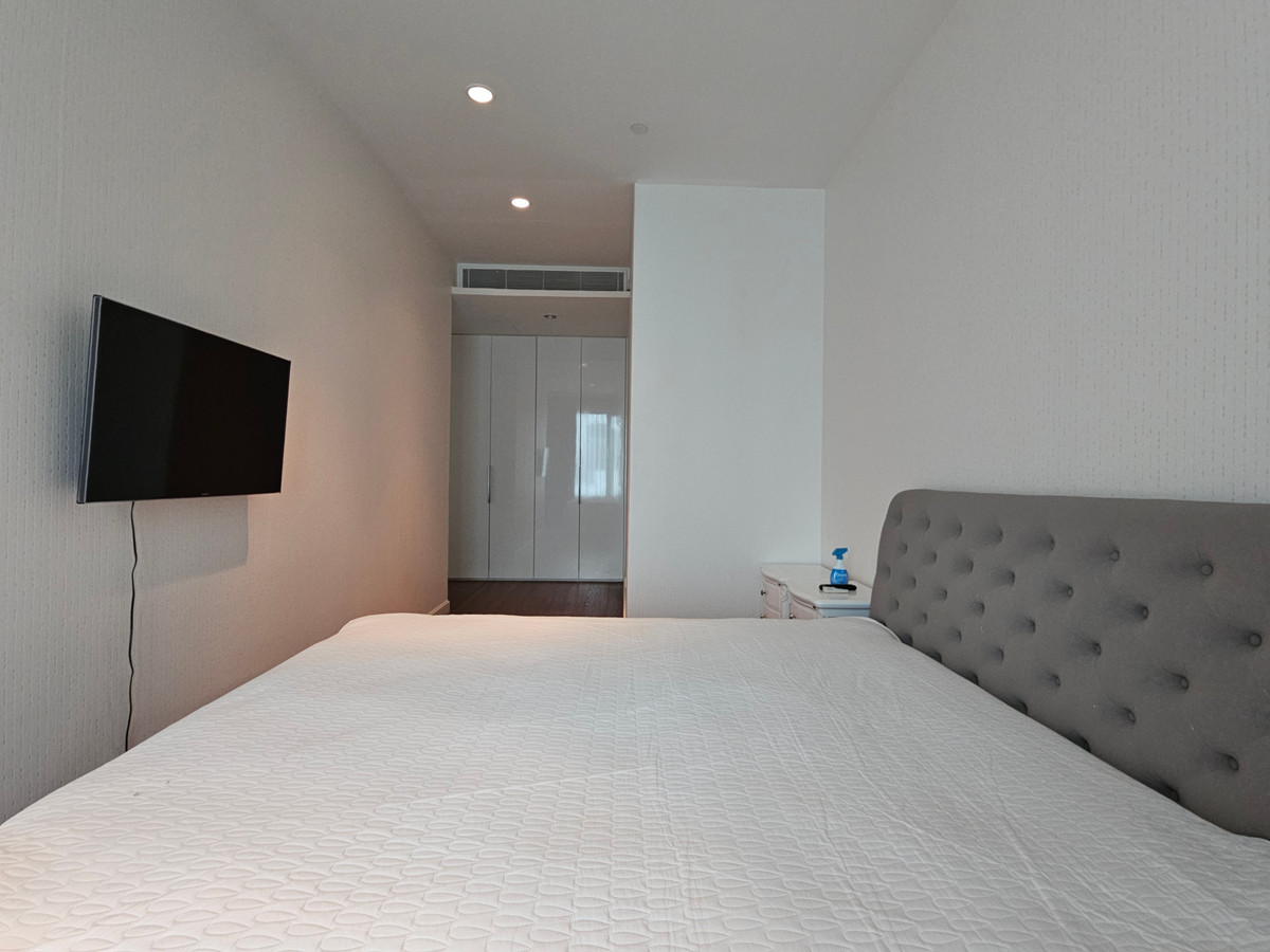 For SaleCondoWitthayu, Chidlom, Langsuan, Ploenchit : 185 Rajadamri for sale, 2 bedrooms, 2 bathrooms, area 108 sq m, 29.9 million baht. If interested, call Nong 096-2615656. Ready to make an appointment to visit every day. For Sale 185 Rajadamri 2bed 2 bath 108 Sq,m Rental price 29.9 MB call Nong 096-261565