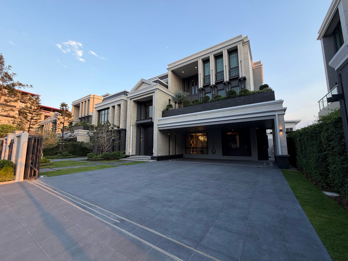 For SaleHousePattanakan, Srinakarin : Connoiseur Phatthanakan, located at the beginning of Soi Phatthanakan 32, fully furnished, last house. If interested, you can negotiate the price.