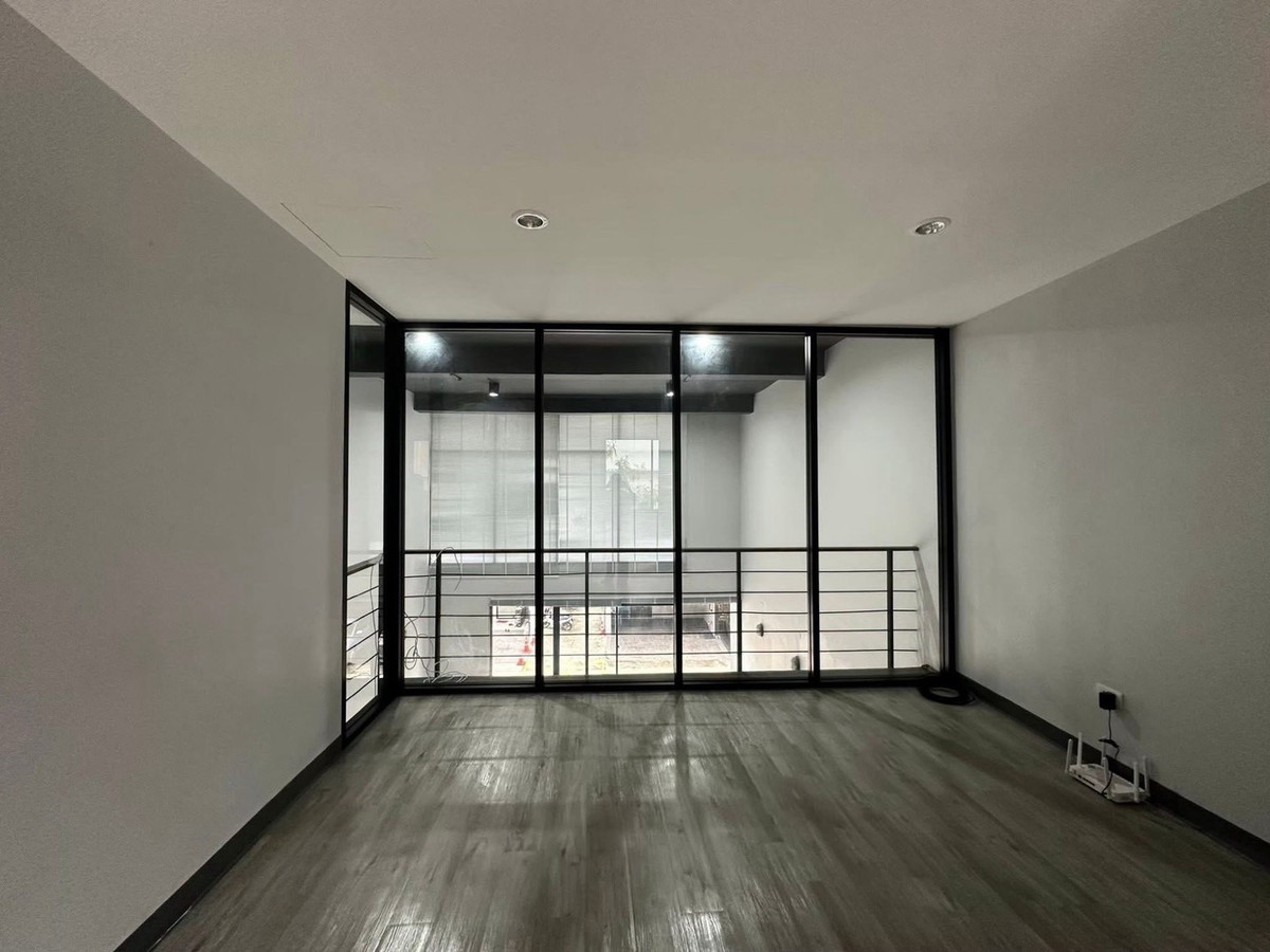 For RentHome OfficeOnnut, Udomsuk : For rent: The Pride S77 Home Office, Modern Luxury Lof style, at the entrance of Soi On Nut 30, has 5 floors, 3 bedrooms, 4 bathrooms, with air conditioning in every room. Ready to move in, price 80,000 baht.