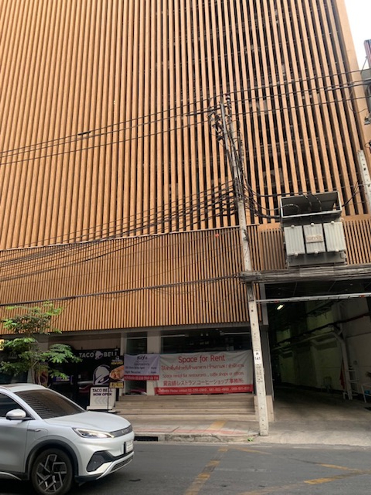 For RentOfficeSilom, Saladaeng, Bangrak : Rent space on Surawong Road for a restaurant, coffee shop, spa, massage.