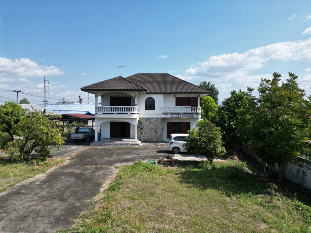 For SaleHousePhitsanulok : Single house for sale in the heart of Nakhon Thai District. 334 sq m, 2 rai 40 sq wah. Close to government offices.