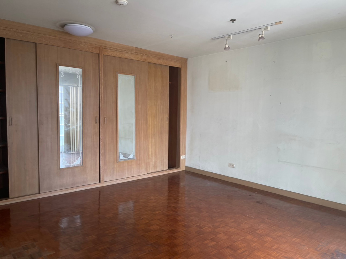 For SaleCondoSilom, Saladaeng, Bangrak : Condo room for sale Silom Suite (Sathorn 12)