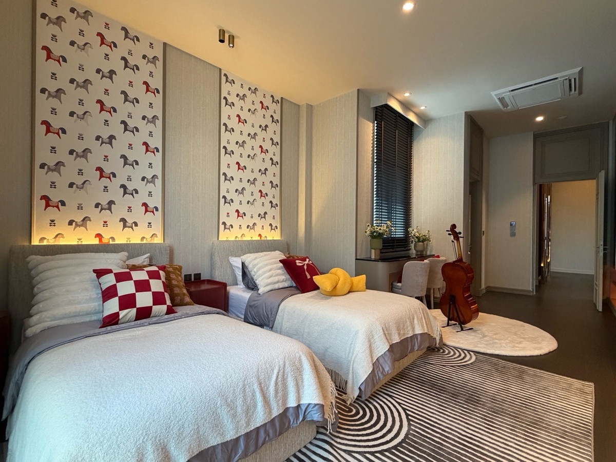 For SaleHousePattanakan, Srinakarin : Connoiseur Phatthanakan, located at the beginning of Soi Phatthanakan 32, fully furnished, last house. If interested, you can negotiate the price.