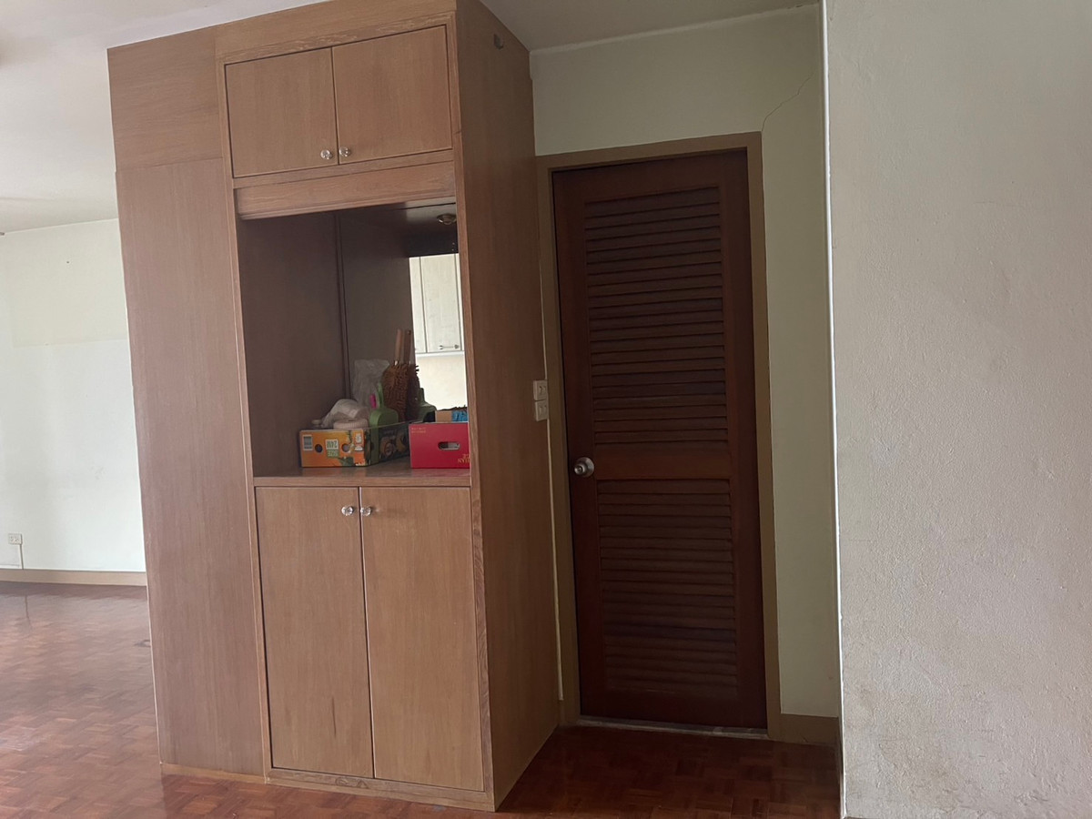 For SaleCondoSilom, Saladaeng, Bangrak : Condo room for sale Silom Suite (Sathorn 12)