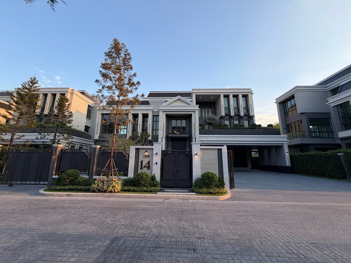 For SaleHousePattanakan, Srinakarin : Connoiseur Phatthanakan, located at the beginning of Soi Phatthanakan 32, fully furnished, last house. If interested, you can negotiate the price.