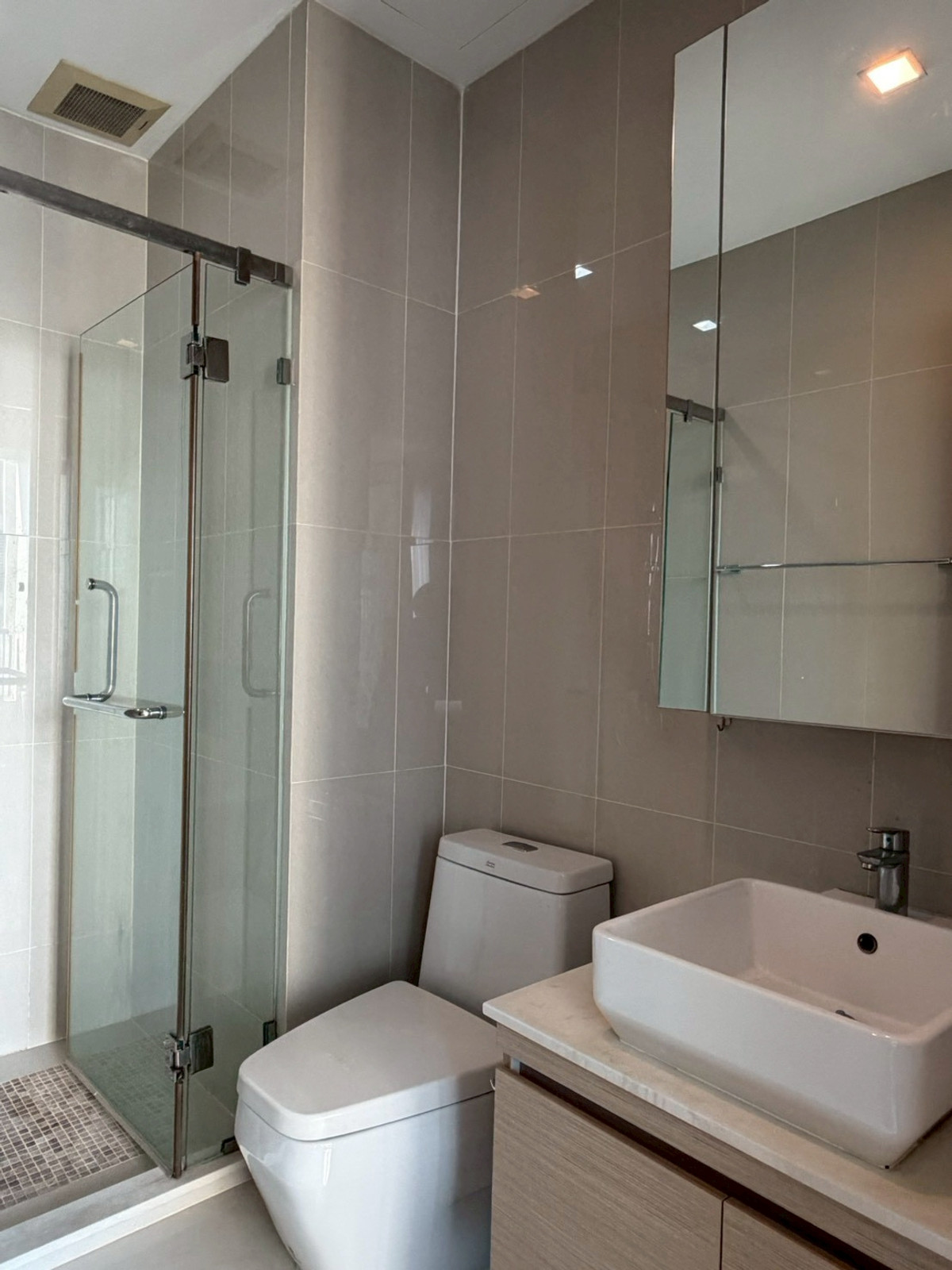 For RentCondoRama9, Petchburi, RCA : Prime condominium in the heart of Asoke 🏙️ For Rent Q Asoke | High Floor, Open View, Super Convenient Location 🚆✨