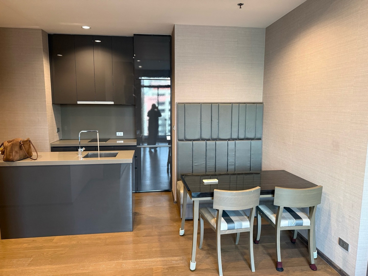 For RentCondoSathorn, Narathiwat : Diplomat Sathorn 2b2b 70sqm 45k call 0886166564