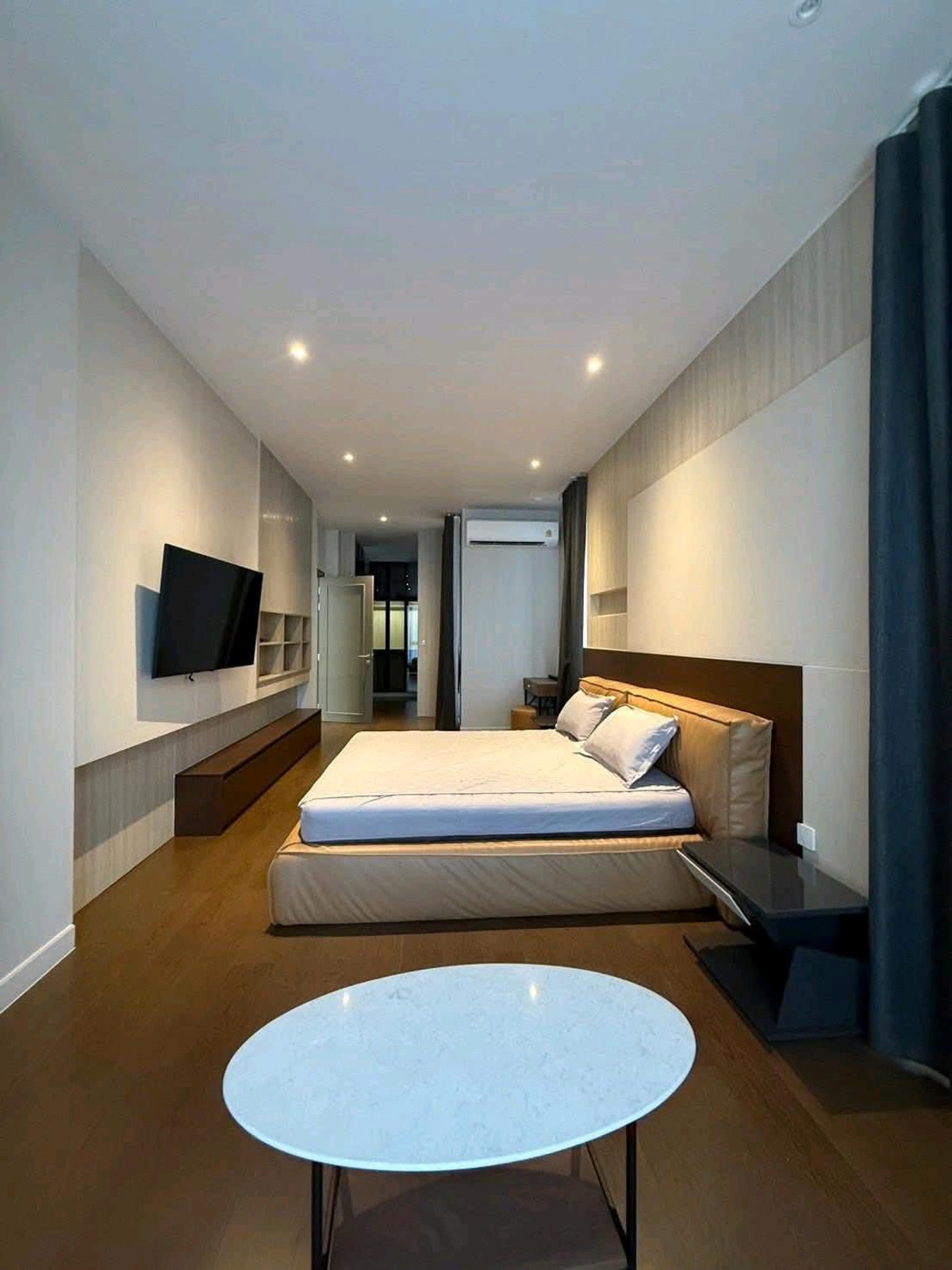 For RentCondoChaengwatana, Muangthong : For rent Riviera 1 Muang Thong [90 sq m.] 
2 bedrooms, 2 bathrooms, fully air conditioned, full-furniture.