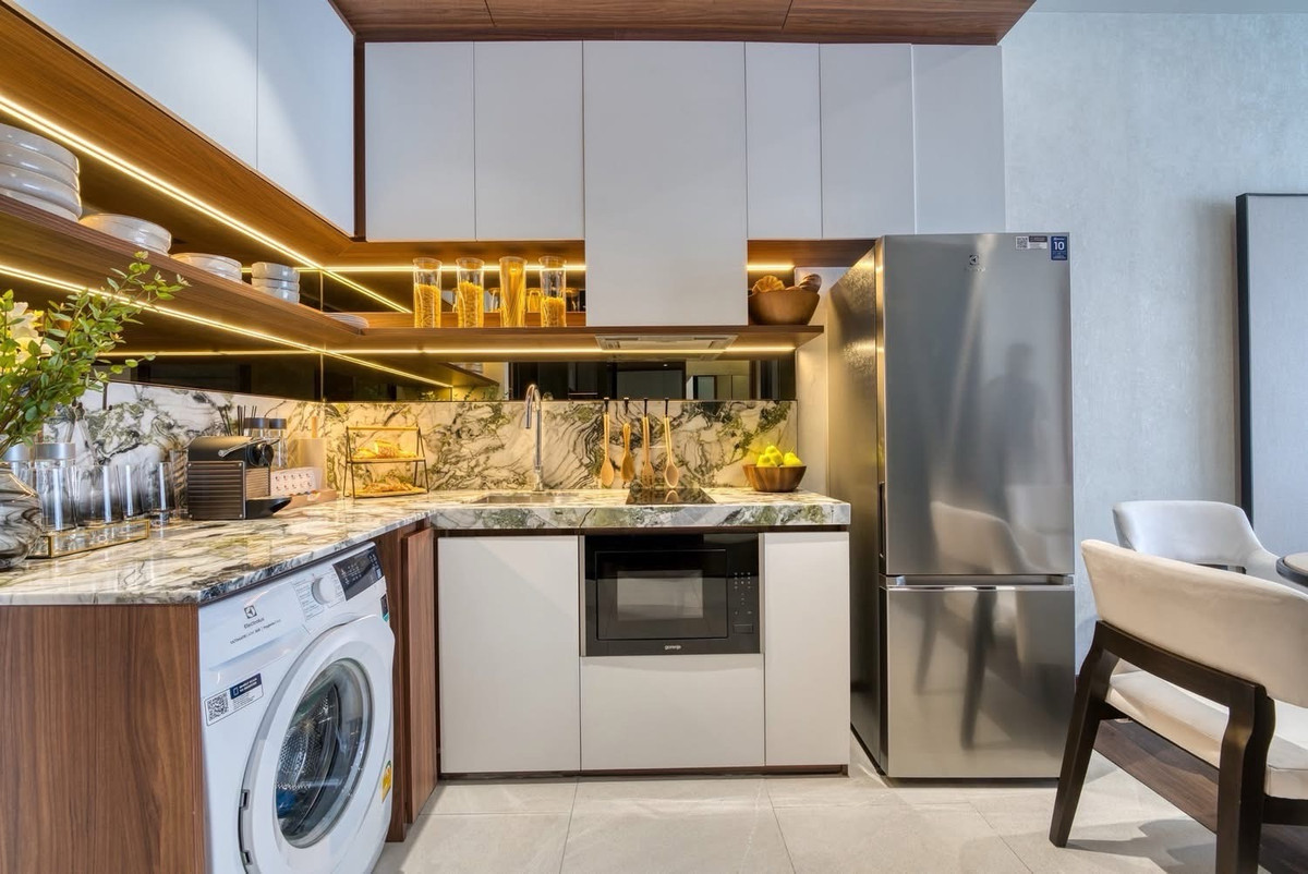 ขายคอนโดสีลม ศาลาแดง บางรัก : ROMM Convent – Luxury Residence with Unblocked Lumpini Park View 🌿
📌Exclusive 1 BedPlus | 60.21 sq.m.
High floor, direct Lumpini Park view (unblocked) ❌This unit type is SOLD OUT by the developer
Phat: 064-642-8664
Nui: 094-624-2014