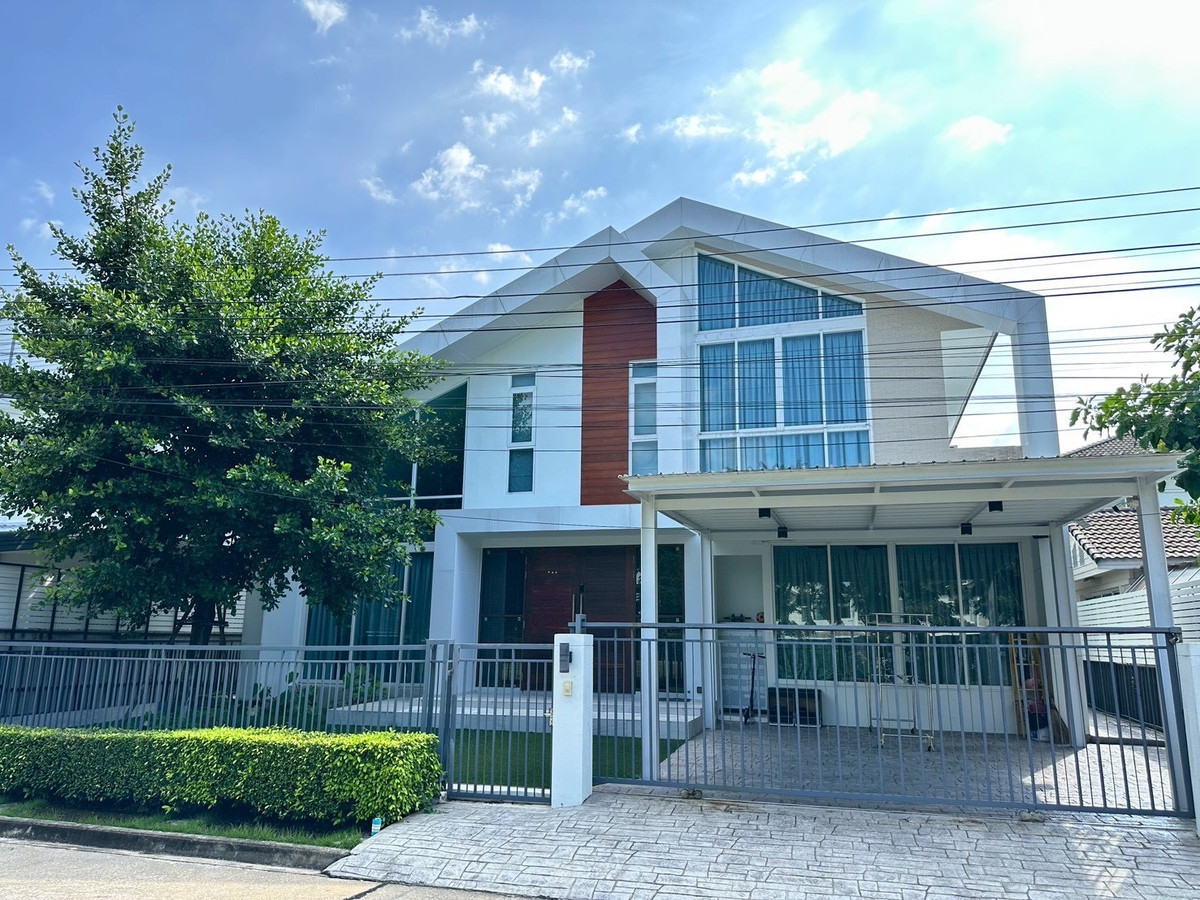 For SaleHouseRama5, Ratchapruek, Bangkruai : Beautiful house, good price, modern style house, the front of the house wont hit anyone. That has been renovated to be beautiful and modern (Manthana Pinklao-Rama 5)