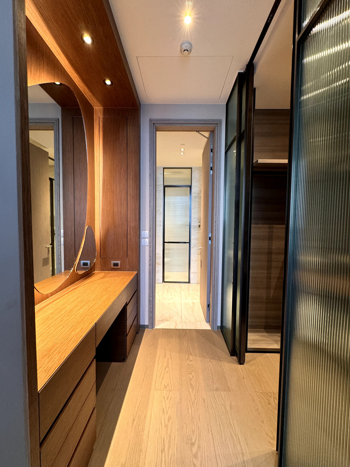 For RentCondoWitthayu, Chidlom, Langsuan, Ploenchit : SCOPE หลังสวน ให้เช่า 1 นอน 1 น้ำ พื้นที่ 83 ตรม  150,000 บาท สนใจโทร น้อง 096-2615656 พร้อมให้นัดหมายเข้าชมทุกวัน  For Rent SCOPE Luang Suan 1bed 1 bath 83 Sq,m Rental price 150,000 Baht   call Nong 096-2615656 Ready to touring everyday   ห้องกว้าง 83 ตร