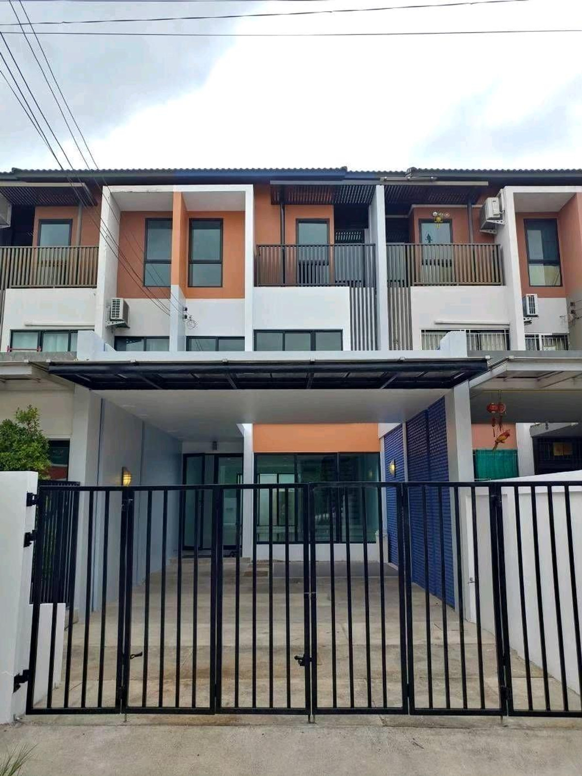 ขายทาวน์โฮมวิภาวดี ดอนเมือง หลักสี่ : ขาย ถูก 🎉 ทาวน์โฮม 3 ชั้น แกรนด์ ไอ-ดีไซน์ วิภาวดี แต่งใหม่ สวย พร้อมอยู่ 3 ห้องนอน 3 ห้องน้ำ 29.1 ตร.วา ใกล้สนามบินดอนเมือง ☎️ 094-429-7915 (เปิ้ล)