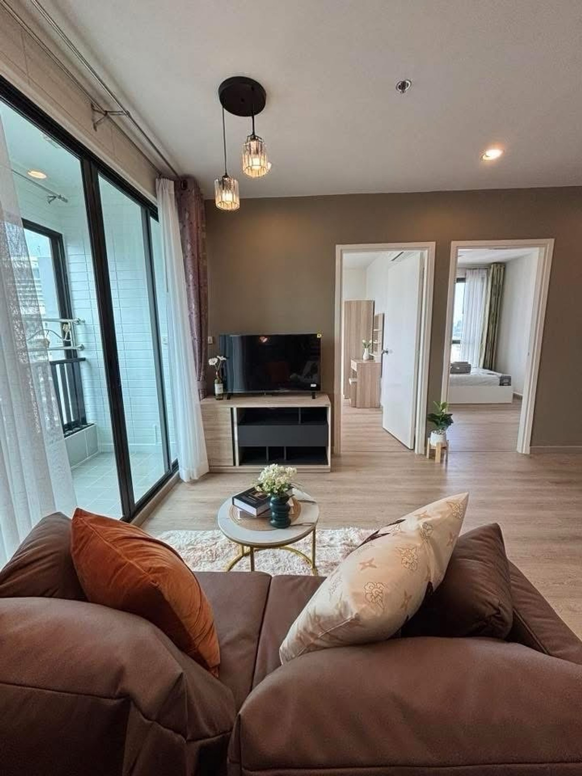 CondoThaphra, Talat Phlu, Wutthakat : For Rent / Sale – IDEO Sathorn–Thapra
Connected to BTS Pho Nimit 🏢🚆
✨ 2 Bedrooms | 1 Bathroom
📐 Size: 45 sq.m. | High Floor 
🚗 Parking: up to 2 cars
Phat: 064-642-8664
Nui: 094-624-2014