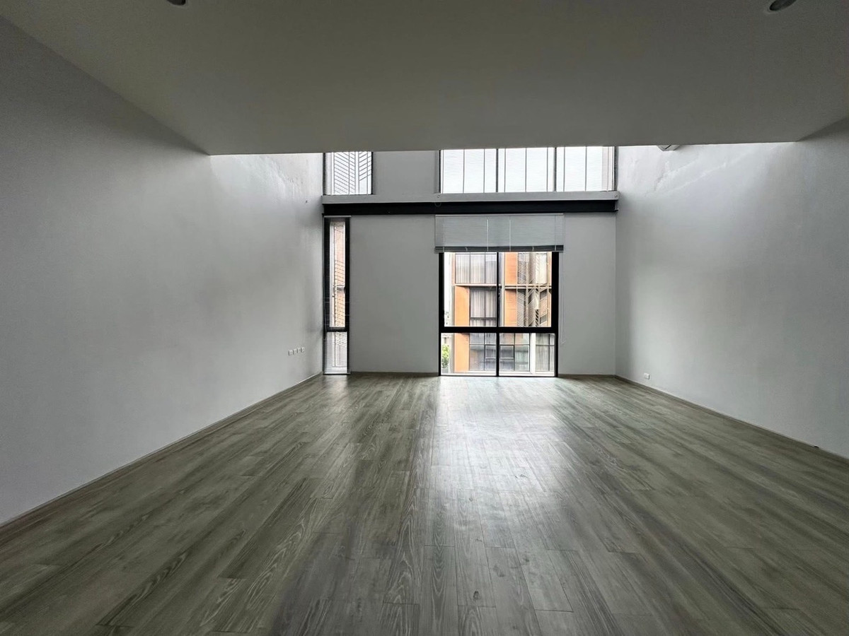 For RentHome OfficeOnnut, Udomsuk : For rent: The Pride S77 Home Office, Modern Luxury Lof style, at the entrance of Soi On Nut 30, has 5 floors, 3 bedrooms, 4 bathrooms, with air conditioning in every room. Ready to move in, price 80,000 baht.