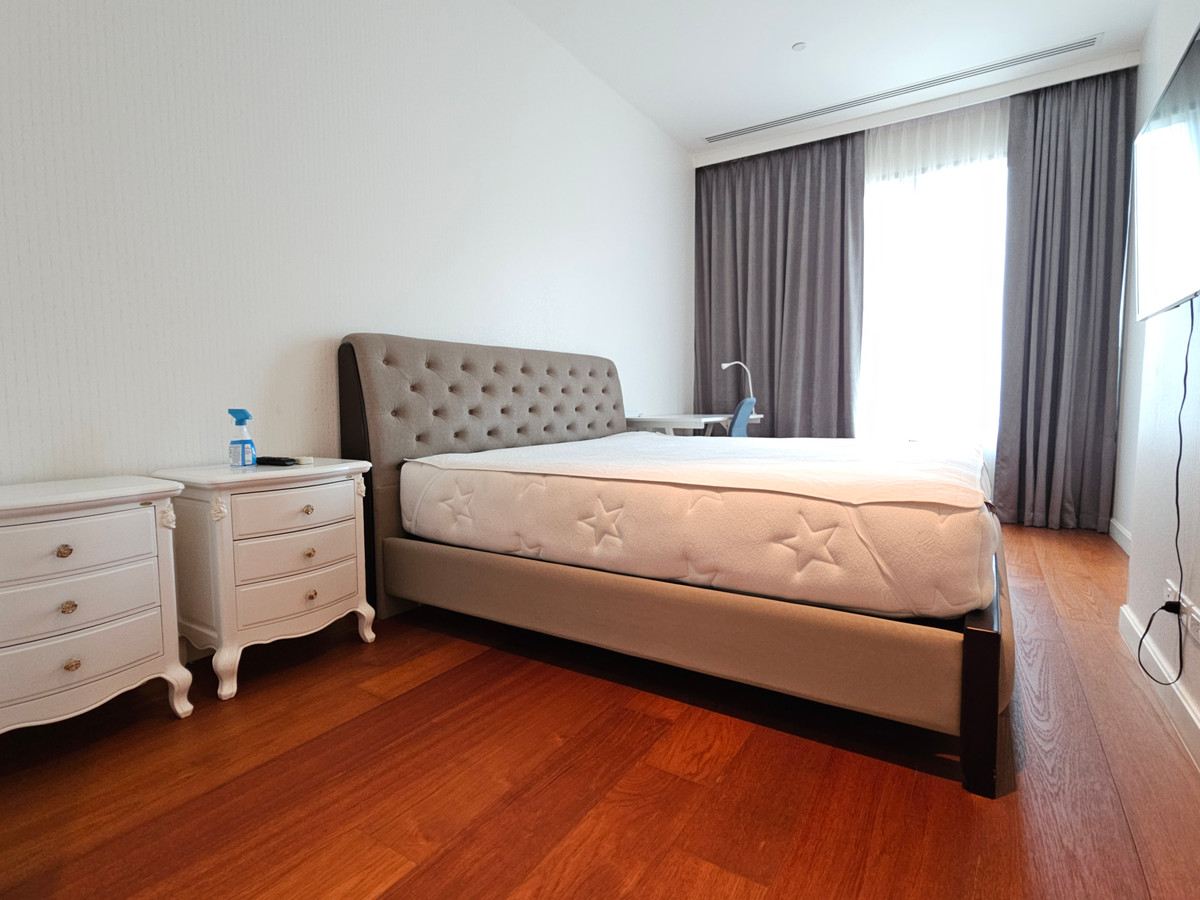 For SaleCondoWitthayu, Chidlom, Langsuan, Ploenchit : 185 Rajadamri for sale, 2 bedrooms, 2 bathrooms, area 108 sq m, 29.9 million baht. If interested, call Nong 096-2615656. Ready to make an appointment to visit every day. For Sale 185 Rajadamri 2bed 2 bath 108 Sq,m Rental price 29.9 MB call Nong 096-261565