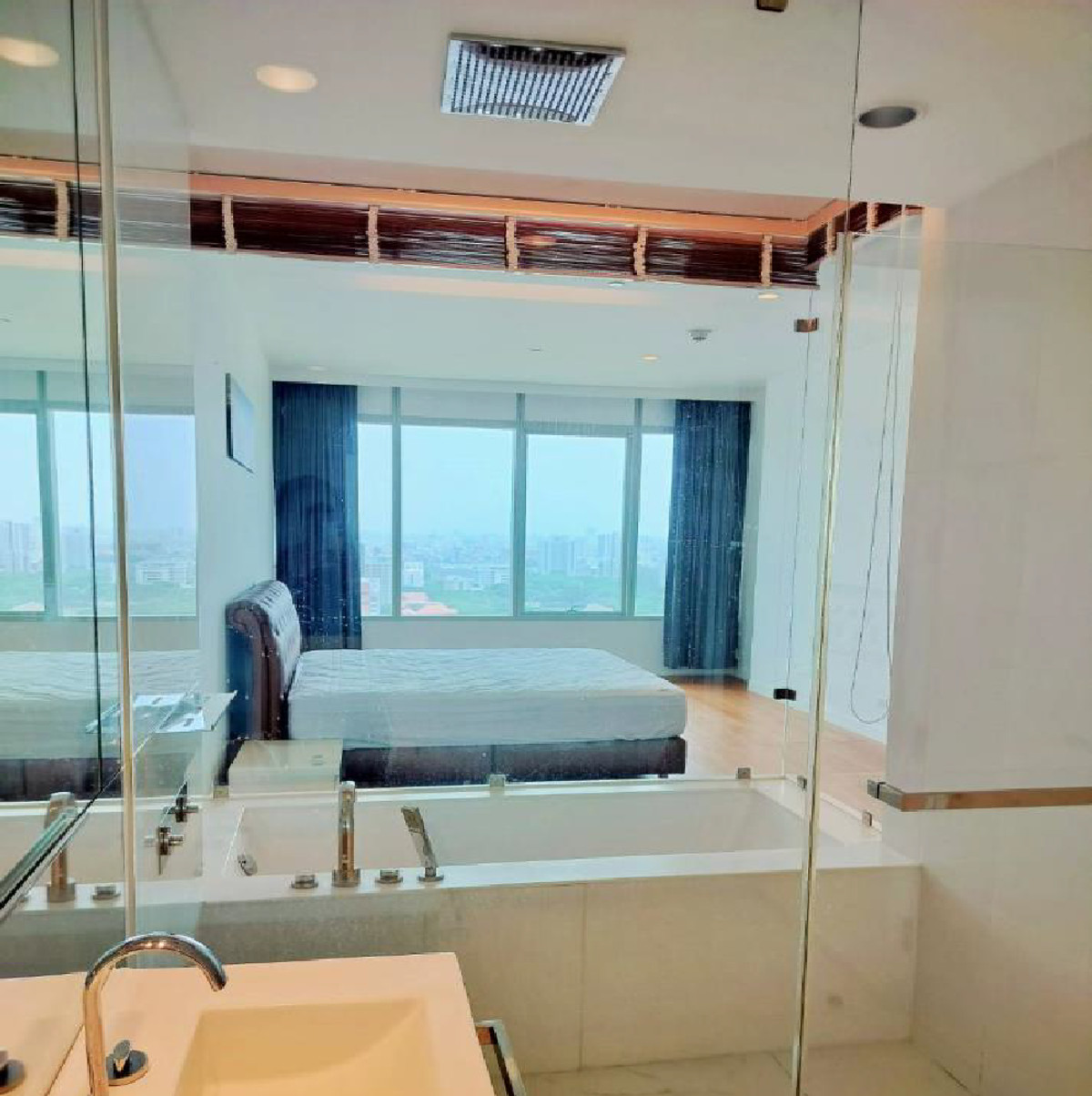 CondoWitthayu, Chidlom, Langsuan, Ploenchit : 185 Rajadamri for rent, 2 bedrooms, 2 bathrooms, area 118 sq m, 90,000 baht. If interested, call Nong 096-2615656. Ready to make an appointment to visit every day. For Rent 185 Rajadamri 2bed 2 bath 118 Sq,m Rental price 90,000 Baht call Nong 096-2615656 