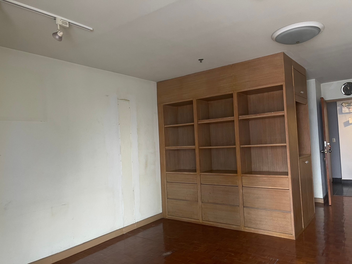 For SaleCondoSilom, Saladaeng, Bangrak : Condo room for sale Silom Suite (Sathorn 12)