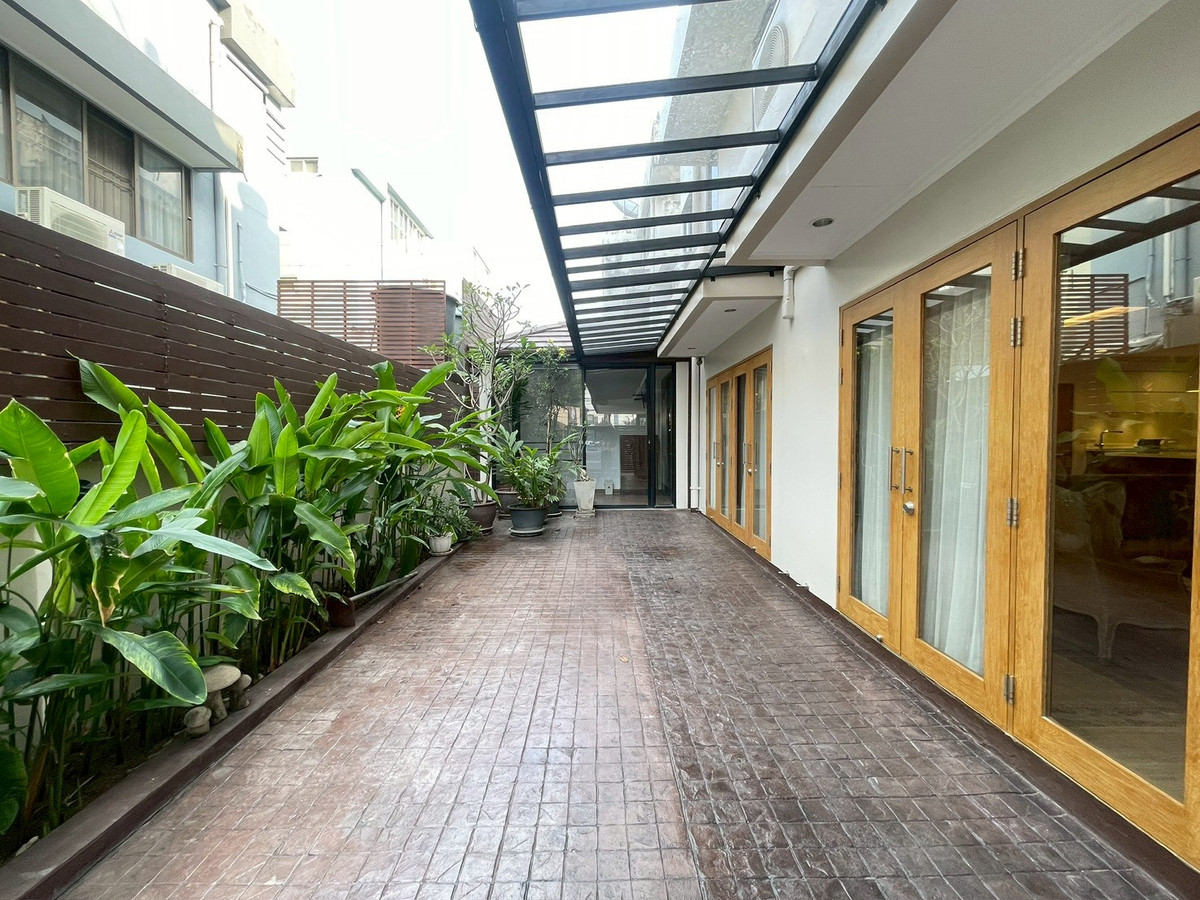 HousePattanakan, Srinakarin : For sale/rent, beautiful house ready to move in, 3 floors, 4 bedrooms, Panya Pattanakarn Village, size 58 sq m, usable area 350 sq m.