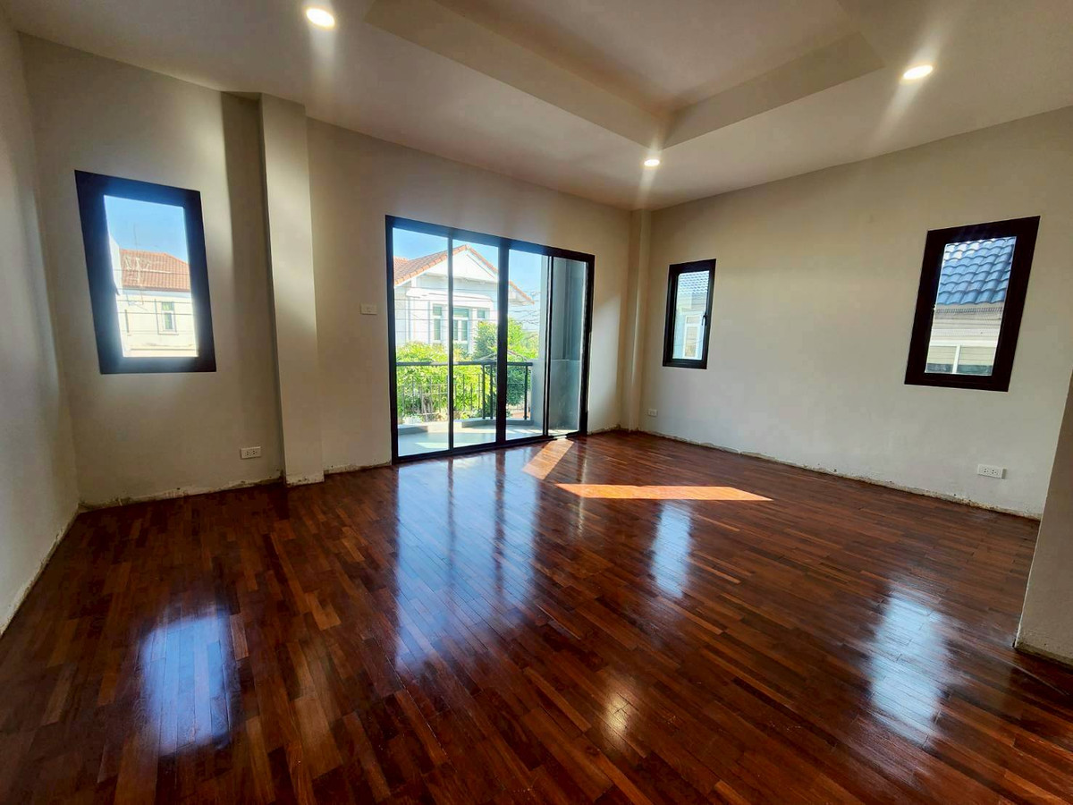 For SaleHouseNonthaburi, Bang Yai, Bangbuathong : 2-story detached house for sale, Thanasiri Rattanathibet, Bang Yai, Bang Bua Thong, Nonthaburi, Central Westgate Bang Yai, MRT (Purple Line), Bang Rak Yai Station. and Bang Phlu Station