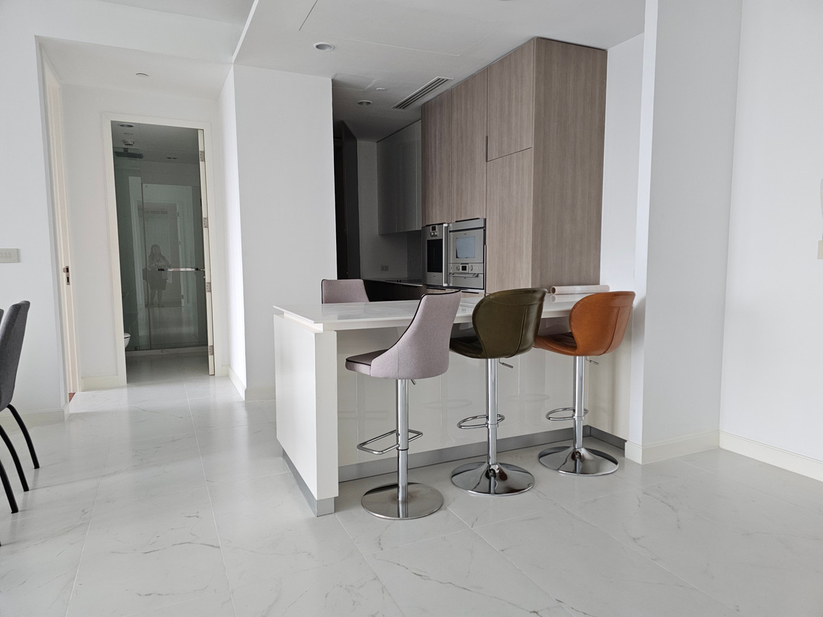 CondoWitthayu, Chidlom, Langsuan, Ploenchit : 185 Rajadamri for rent, 2 bedrooms, 2 bathrooms, area 118 sq m, 90,000 baht. If interested, call Nong 096-2615656. Ready to make an appointment to visit every day. For Rent 185 Rajadamri 2bed 2 bath 118 Sq,m Rental price 90,000 Baht call Nong 096-2615656 
