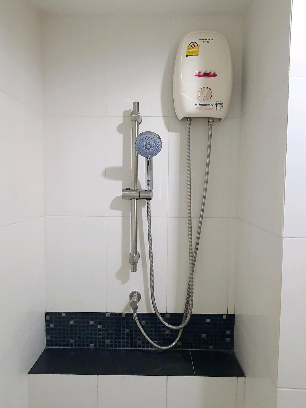 ให้เช่าคอนโดมีนบุรี-ร่มเกล้า : เช่า เดอะฮับคอนโด-รามคำแหง 164 แยก 1