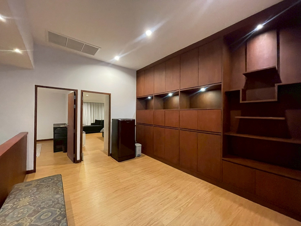 HousePattanakan, Srinakarin : For sale/rent, beautiful house ready to move in, 3 floors, 4 bedrooms, Panya Pattanakarn Village, size 58 sq m, usable area 350 sq m.