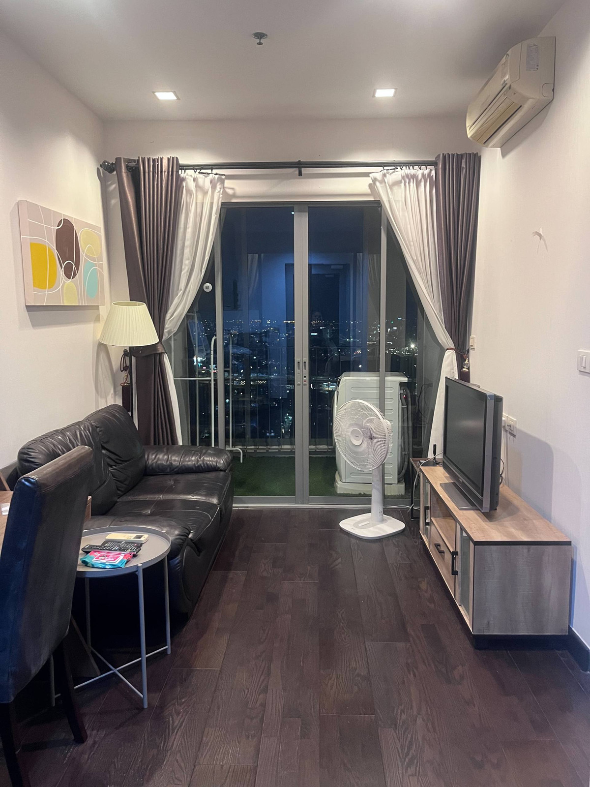 ให้เช่าคอนโดราชเทวี พญาไท : Ideo Q Phayathai【𝐑𝐄𝐍𝐓】🔥ลุคสุภาพแต่มีคาแรกเตอร์ ลายไม้เข้มสไตล์โมเดิร์น🔥 ติดต่อไลน์ไอดี: @hacondo