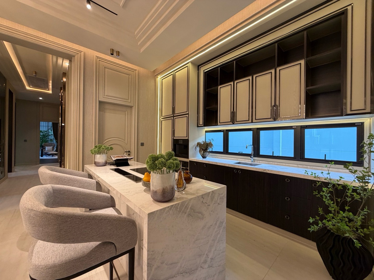 For SaleHousePattanakan, Srinakarin : Connoiseur Phatthanakan, located at the beginning of Soi Phatthanakan 32, fully furnished, last house. If interested, you can negotiate the price.