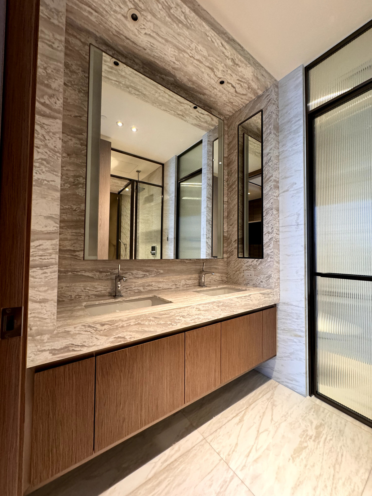 For RentCondoWitthayu, Chidlom, Langsuan, Ploenchit : SCOPE หลังสวน ให้เช่า 1 นอน 1 น้ำ พื้นที่ 83 ตรม  150,000 บาท สนใจโทร น้อง 096-2615656 พร้อมให้นัดหมายเข้าชมทุกวัน  For Rent SCOPE Luang Suan 1bed 1 bath 83 Sq,m Rental price 150,000 Baht   call Nong 096-2615656 Ready to touring everyday   ห้องกว้าง 83 ตร