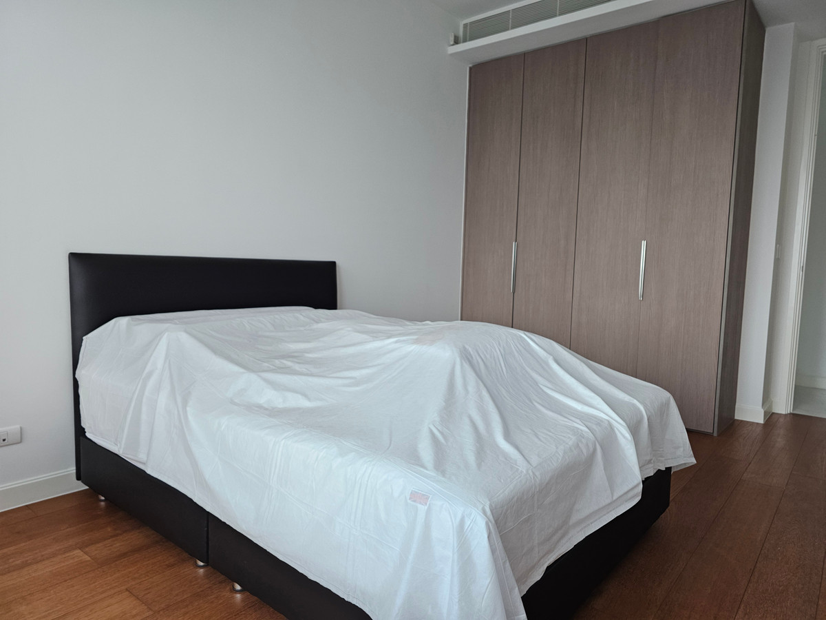 CondoWitthayu, Chidlom, Langsuan, Ploenchit : 185 Rajadamri for rent, 2 bedrooms, 2 bathrooms, area 118 sq m, 90,000 baht. If interested, call Nong 096-2615656. Ready to make an appointment to visit every day. For Rent 185 Rajadamri 2bed 2 bath 118 Sq,m Rental price 90,000 Baht call Nong 096-2615656 