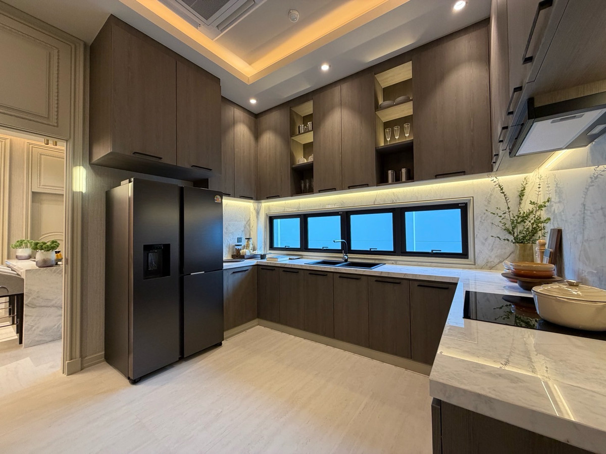 For SaleHousePattanakan, Srinakarin : Connoiseur Phatthanakan, located at the beginning of Soi Phatthanakan 32, fully furnished, last house. If interested, you can negotiate the price.