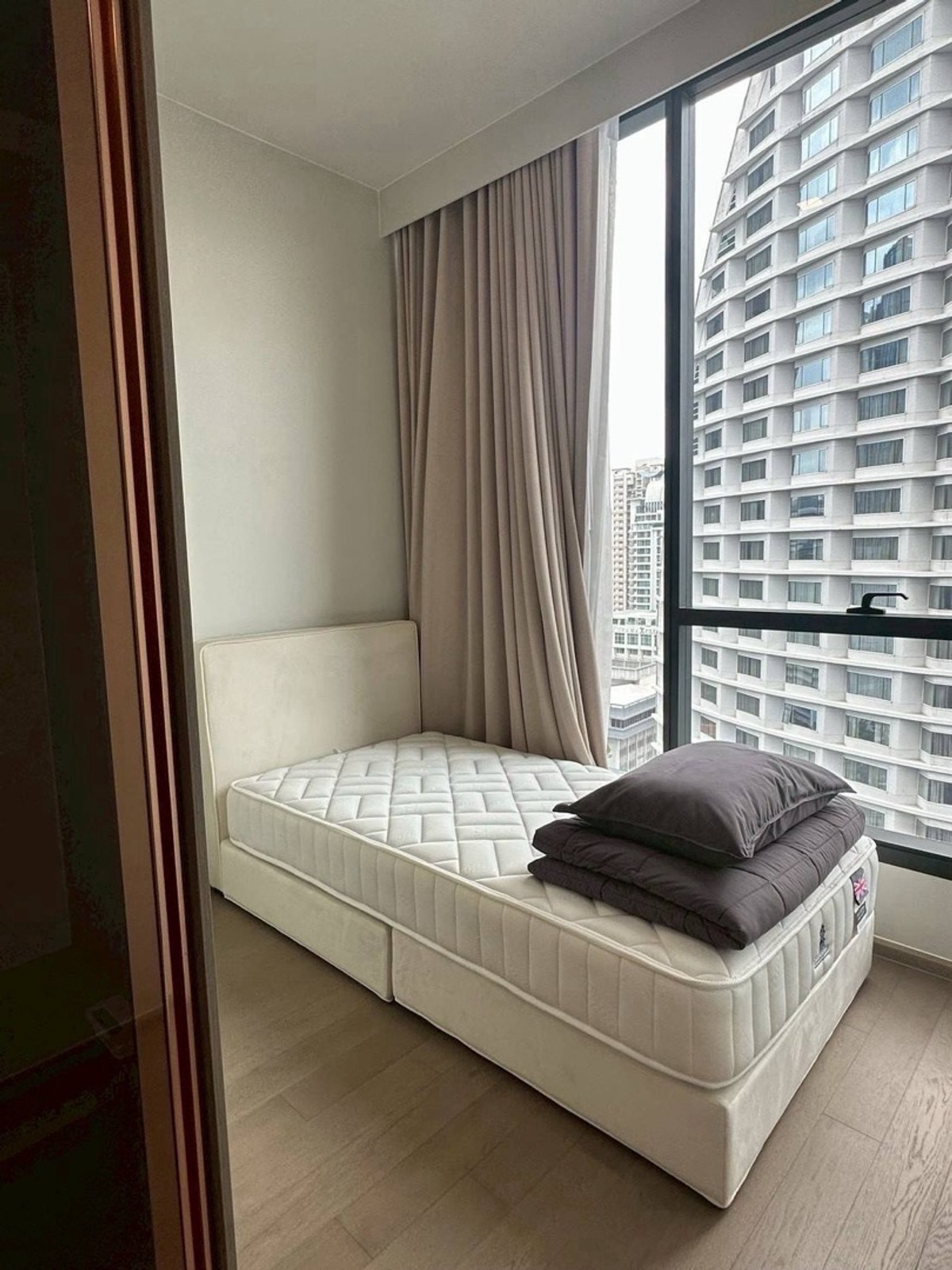 For RentCondoSukhumvit, Asoke, Thonglor : Celes Asoke- 0816037454