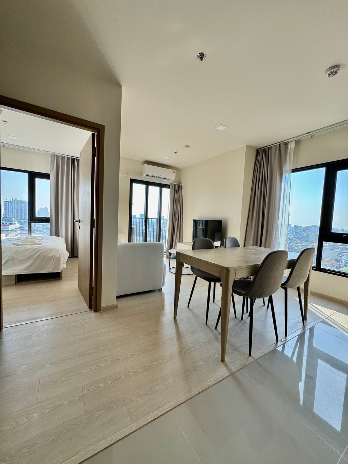 For RentCondoWongwianyai, Charoennakor : 🔥 For rent, 2 bedrooms, city view! FLO by Sansiri