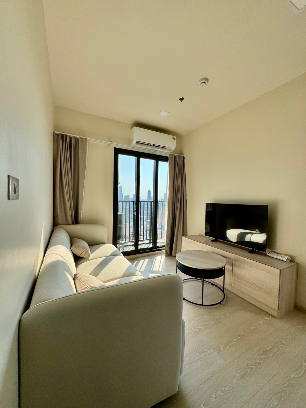 For RentCondoWongwianyai, Charoennakor : 🔥 For rent, 2 bedrooms, city view! FLO by Sansiri