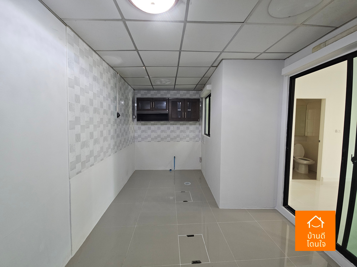 ขายทาวน์โฮมนวมินทร์ รามอินทรา : โปรไฟไหม้ 🔥บ้านกลางเมือง นวมินทร์42 (33 ตร.ว.) หลังมุม รีโนเวทใหม่สวย ใกล้เดอะมอล์บางกะปิ 