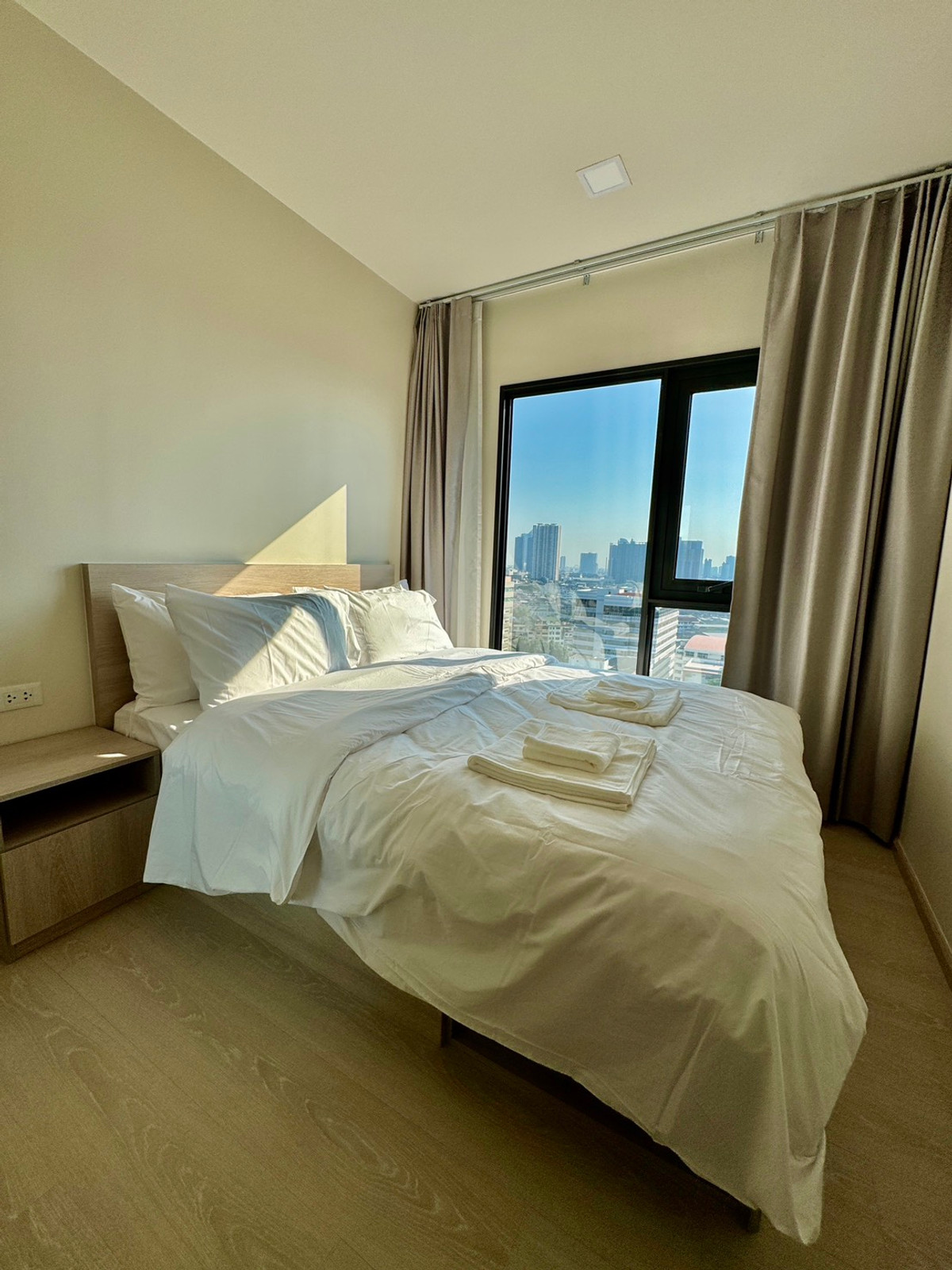 For RentCondoWongwianyai, Charoennakor : 🔥 For rent, 2 bedrooms, city view! FLO by Sansiri