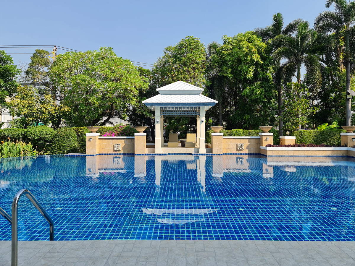 ขายบ้านลาดกระบัง สุวรรณภูมิ : ขายด่วน! บ้านพร้อมที่ดินใหญ่ 181 ตร.ว. ใกล้สวนหลวง ร.9 เพียง 2.5กม.