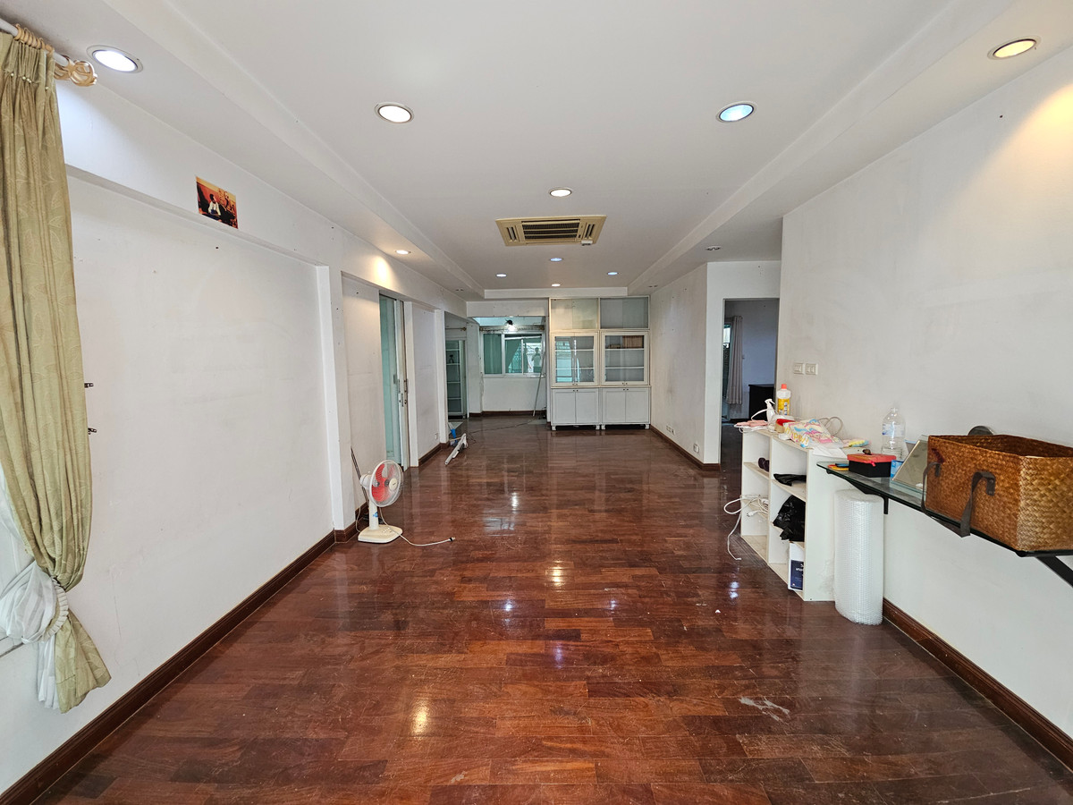 ขายที่ดินรัชดา ห้วยขวาง : โปรไฟไหม้ 🔥 ที่ดินแถมบ้าน (64 ตร.ว.) ซอยรัชดานิเวศน์ 1/1  ใกล้ MRT ห้วยขวาง เพียง 1.7 กม.