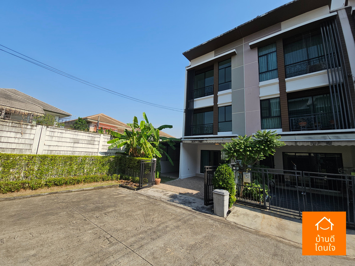 ขายทาวน์โฮมนวมินทร์ รามอินทรา : โปรไฟไหม้ 🔥บ้านกลางเมือง นวมินทร์42 (33 ตร.ว.) หลังมุม รีโนเวทใหม่สวย ใกล้เดอะมอล์บางกะปิ 