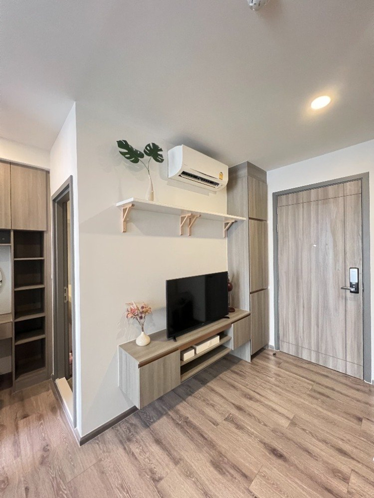 For RentCondoBangna, Bearing, Lasalle : For Rent ✨ Knights Bridge Collage Sukhumvit 107 ✨ Fully furnished with appliances. Near BTS Bearing.