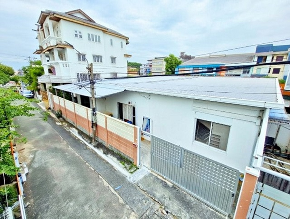 ให้เช่าโกดังเลียบทางด่วนรามอินทรา : เซ็นทรัล อีสต์วิลล์ 3 กม. รพ.ลาดพร้าว600ม. .โกดังให้เช่า 670 ตร.ม. เดอะมอลล์ บางกะปิ MRT ลาดพร้าว 101 1.4 กม บิ๊กซี ลาดพร้าว1 Food Land