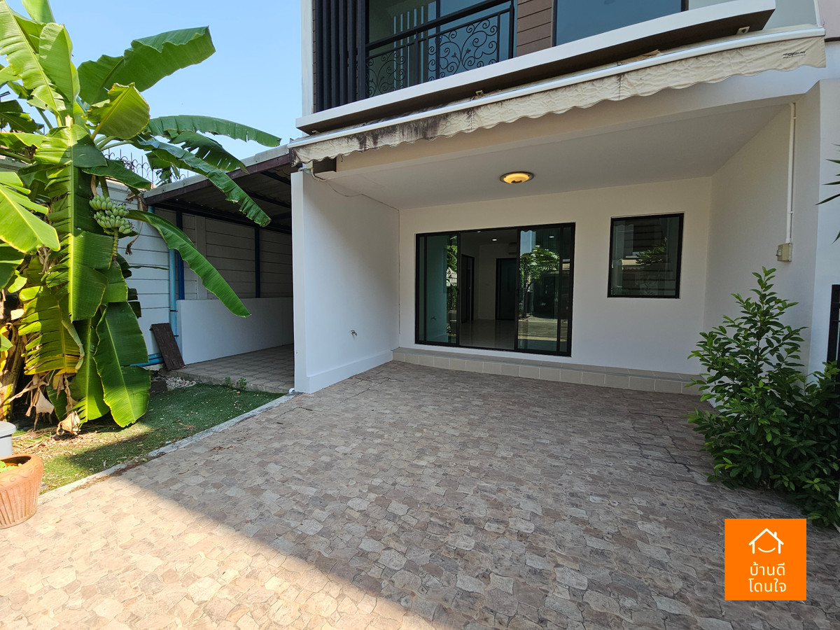 ขายทาวน์โฮมนวมินทร์ รามอินทรา : โปรไฟไหม้ 🔥บ้านกลางเมือง นวมินทร์42 (33 ตร.ว.) หลังมุม รีโนเวทใหม่สวย ใกล้เดอะมอล์บางกะปิ 